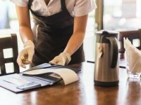 O tânără a descoperit cum i-a „umflat” nota un restaurant, când s-a uitat mai atentă la bon. Ce a observat