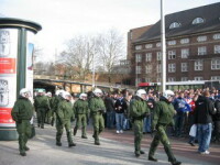 Bataie ca-n filme la Hamburg intre petrecareti si politisti