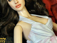 Angelina Jolie, de vanzare pe eBay! Costa 3.350 de dolari