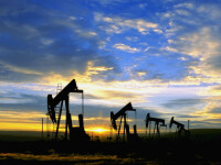 Criza financiara se agraveaza, pretul petrolului scade