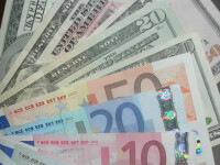 Dolarul s-a apreciat vineri cu peste 1 fata de euro si yen