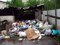 Gunoaiele din cartierul de romi de la marginea Ploiestiului vor fi stranse
