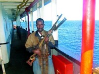 Nava uraineana capturata de somalezi se indreapta spre o zona islamista