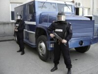 Jaf armat la drumul mare! O masina de transport valori, atacata!