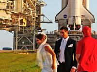 Poza de nunta cu racheta Discovery