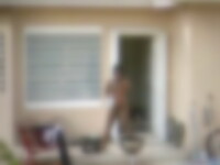 Google Street View a surprins o femeie dezbracata pe veranda din fata casei. FOTO