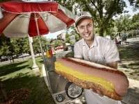 Caine de 2.2 metri inaltime si hot dog de 3 kilograme. GALERIE FOTO cu recordurile Guiness Book 2012