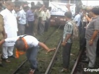 Indian care trage un tren cu parul
