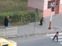Imagini socante. Batran lovit in plina strada la Medias de cativa copii. VIDEO