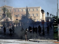Sticle incendiare si cladiri devastate. Grecia, transformata in CAMP DE LUPTA de protestatari