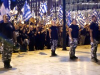 Opt tineri comunisti greci au fost luati la bataie de 50 de neonazisti inarmati cu bate