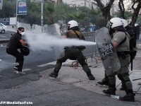 Confruntari violente intre politie si protestatari in Grecia, dupa uciderea unui artist antifascist
