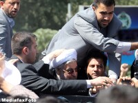 Presedintele Iranului, ovationat dar si huiduit la intoarcerea in tara. Oua si pantofi in masina sa