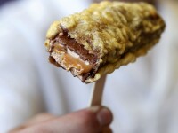 Cercetatori: Batonul de ciocolata Mars, prajit, consumat in Scotia, poate provoca un atac cerebral