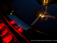 avion F-22 Raptor in curs de alimentare