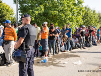 coada de refugiati paziti de politie