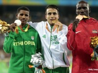 etiopianul Tamiru Demisse (argint), algerianul Abdellatif Baka (aur), kenyanul Henry Kirwa (bronz)