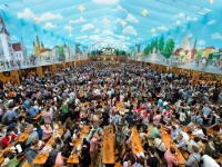 A inceput cea mai mare sarbatoare a berii, Oktoberfest, in Munchen
