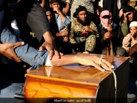 Imagini socante din inima Statului Islamic. Momentul in care unui barbat i se taie mana pentru furt