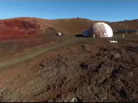 Şase oameni, care au trăit opt luni izolaţi, simulând o misiune pe Marte, se întorc la civilizaţie