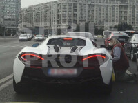 Denis Alibec, abordat în bolidul de 170.000 de euro de un cerșetor. Câți bani i-a dat