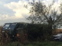 Accident cu 4 răniţi, după ce un şofer a vrut să depăşească un vehicul al armatei