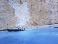 Trei răniţi pe o plajă din insula greacă Zakynthos, după o alunecare de teren