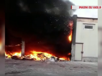 Incendiu violent la o fostă fabrică din Vaslui. Oamenii, avertizați prin Ro-Alert