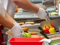 A amenințat cu arma într-un fast food din cauza unui produs care nu era pe stoc