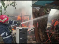 Incendiu violent la o gospodărie din Galați. De la ce ar fi pornit focul