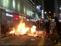 Noi incidente violente pe străzile din Hong Kong. Ce au încercat să facă unii protestatari