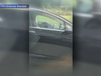 Un șofer a fost filmat în timp ce dormea la volan