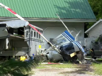 Momentul în care un elicopter s-a prăbușit pe aleea din faţa unei case
