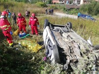 Un mort şi doi răniţi după un accident în Hunedoara. Două mașini s-au ciocnit pe un pod