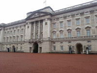 Secretele Palatului Buckingham dezvăluite de angajați. Regina are la dispoziție un bancomat