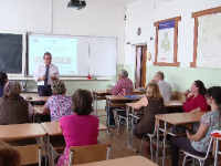 Elevii cu probleme sociale sau de comportament, ajutați în discuții cu dascălii și părinții