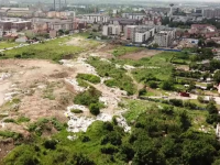 Gunoiul imobiliar ”înghite” România. Construcțiile noi au poluat hectare întregi de teren