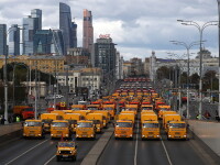 Paradă cu autobuze și utilaje pe străzile Moscovei