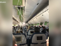 Clipe de groază pentru pasagerii unui zbor. Avionul a căzut în gol 10.000 de metri