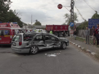 Accident grav în Prahova. Mașina unei familii s-a izbit violent de un camion cu nisip