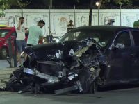 Două mașini s-au ciocnit violent în București. ”Se întâmplă tot timpul accidente aici”