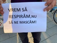 Protest anti-mască în școli la Cluj Napoca. ”Vrem să respirăm, nu să ne mascăm”