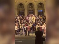 Sute de oameni s-au îngrămădit să atingă moaştele Sf. Iosif cel nou, la Timișoara, fără a purta măști de protecție