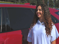 BiBi se pregătește să devină șoferiță cu lecții de condus defensiv în infernul din București