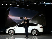 Elon Musk: Tesla vrea să intre pe piaţa maşinilor de serie din Europa cu un automobil compact
