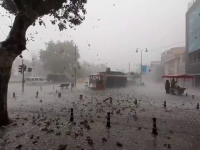 O furtună cu grindină a făcut prăpăd în Istanbul. Străzile, acoperite cu bucăți de gheață