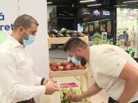Cum sunt recompensați cei care merg să recicleze la hipermarketuri: Termosuri, fructe, produse alimentare și alte surprize