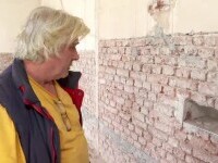 Capsulă a timpului, veche de peste 100 de ani, descoperită în peretele unei foste școli din Arad