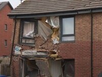 Un bărbat a intrat intenționat cu TIR-ul într-o casă. Copiii au sărit pe fereastră. VIDEO