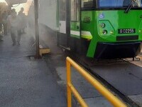În prima zi de traseu, dintr-unul dintre cele trei tramvaie noi din București a ieșit fum. Ce explicație oferă STB. FOTO
